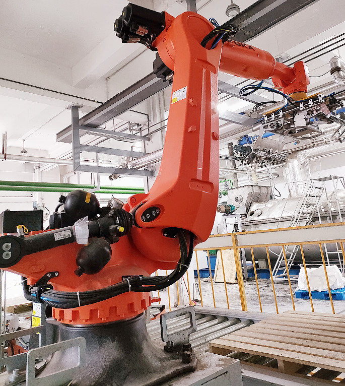 3195mm Reach Industrial Robot Cell with KRC4 Controller and 5 Axes
