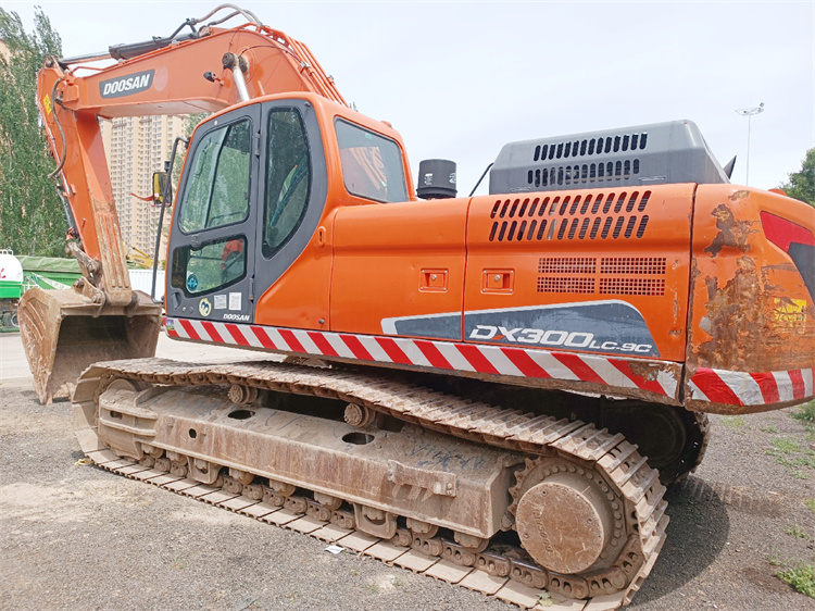 30 Ton Doosan DX300-9 Claw Excavator Made in South Korea for Good Condition in Shanghai