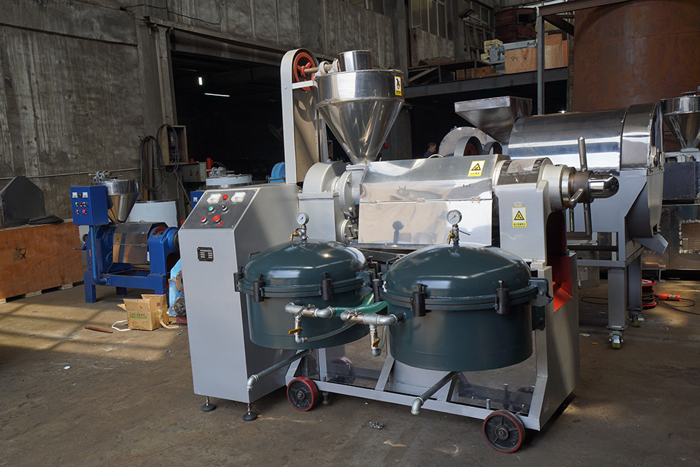 150-200 Kg/H Screw Oil Press Machine Short Preheating Time 1450kg Weight