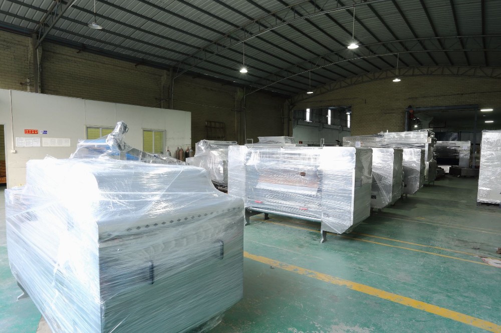 small Horizontal Flow Wrap Packing Machine PLC Controlled