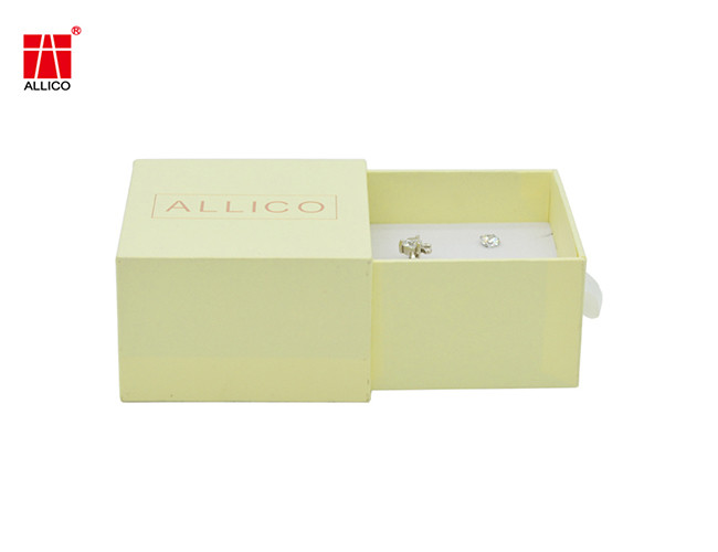 Yellow 800-1800gsm Ring Packaging Box , ISO 50cm X 50cm Gift Box