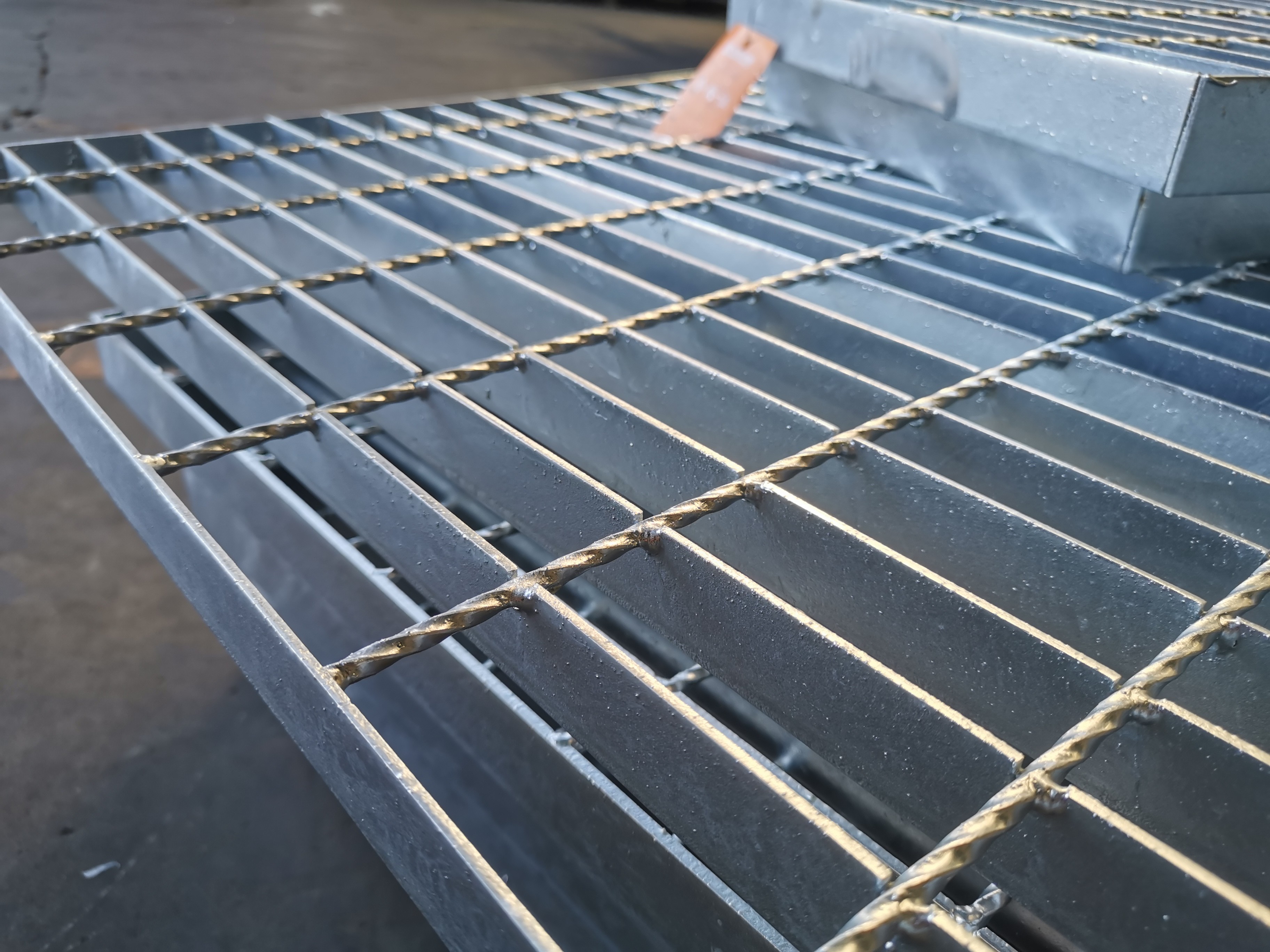 Square Port Non Skid Steel Grate Stair Treads 40mm For Sanitation Engineering
