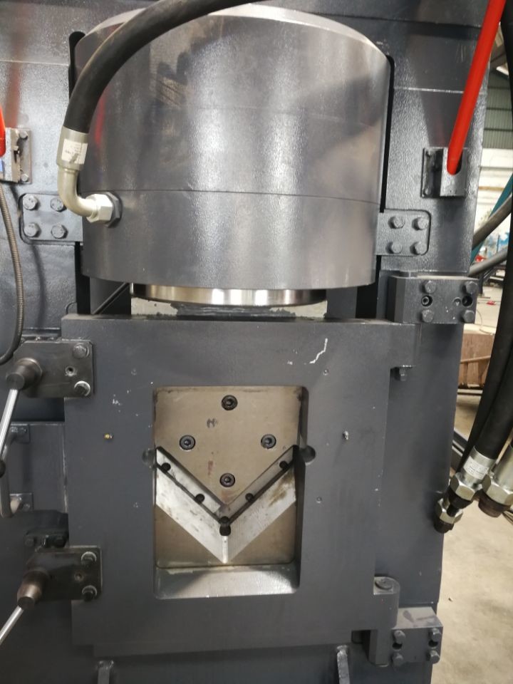 Angle Iron Punching Machine , Angle Iron Cutting Machine Adopt CNC Technology