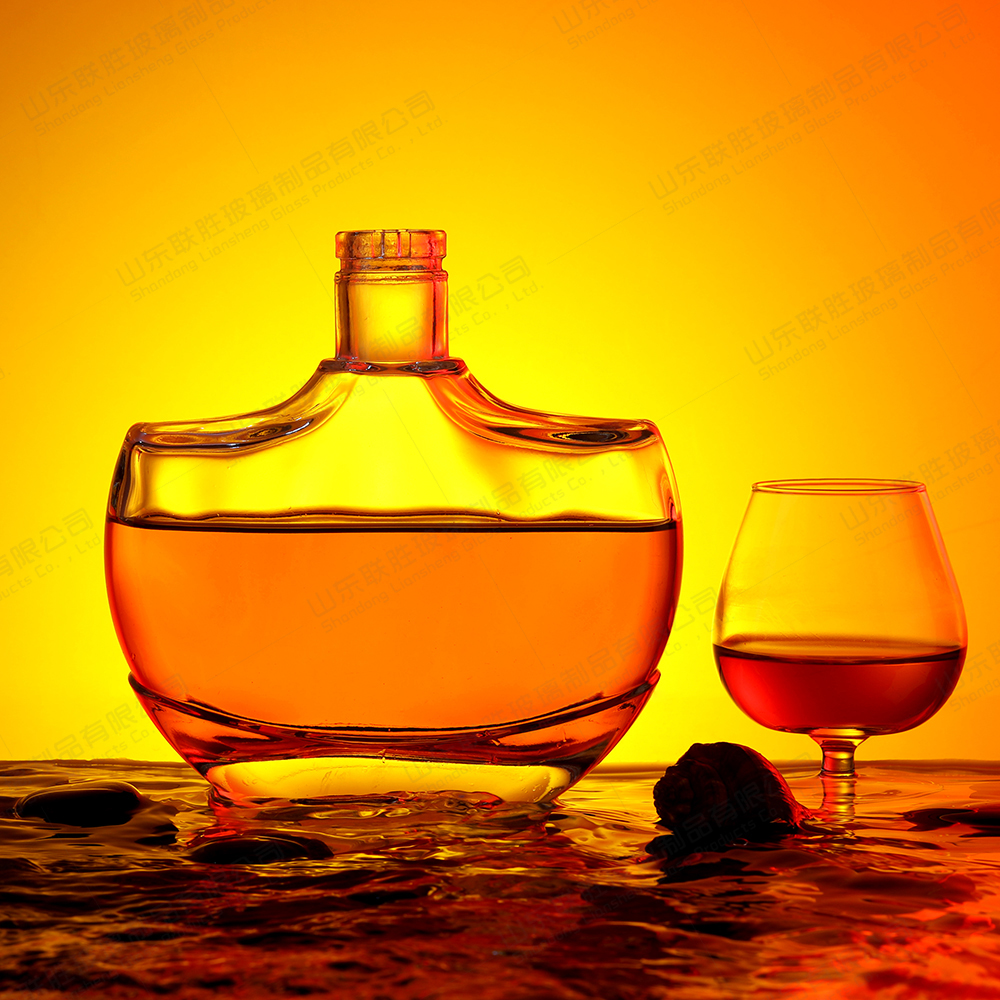 Cork Shaped 500ml Glass Bottles for Alcoholic Beverages Rubber Stopper Sealing Type