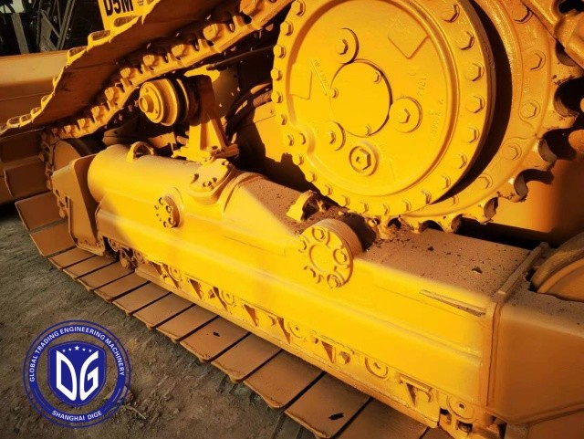 Origin Japan D5M Used Caterpillar Bulldozer D5M Bulldozer Secondhand Caterpillar Bulldozer D5M