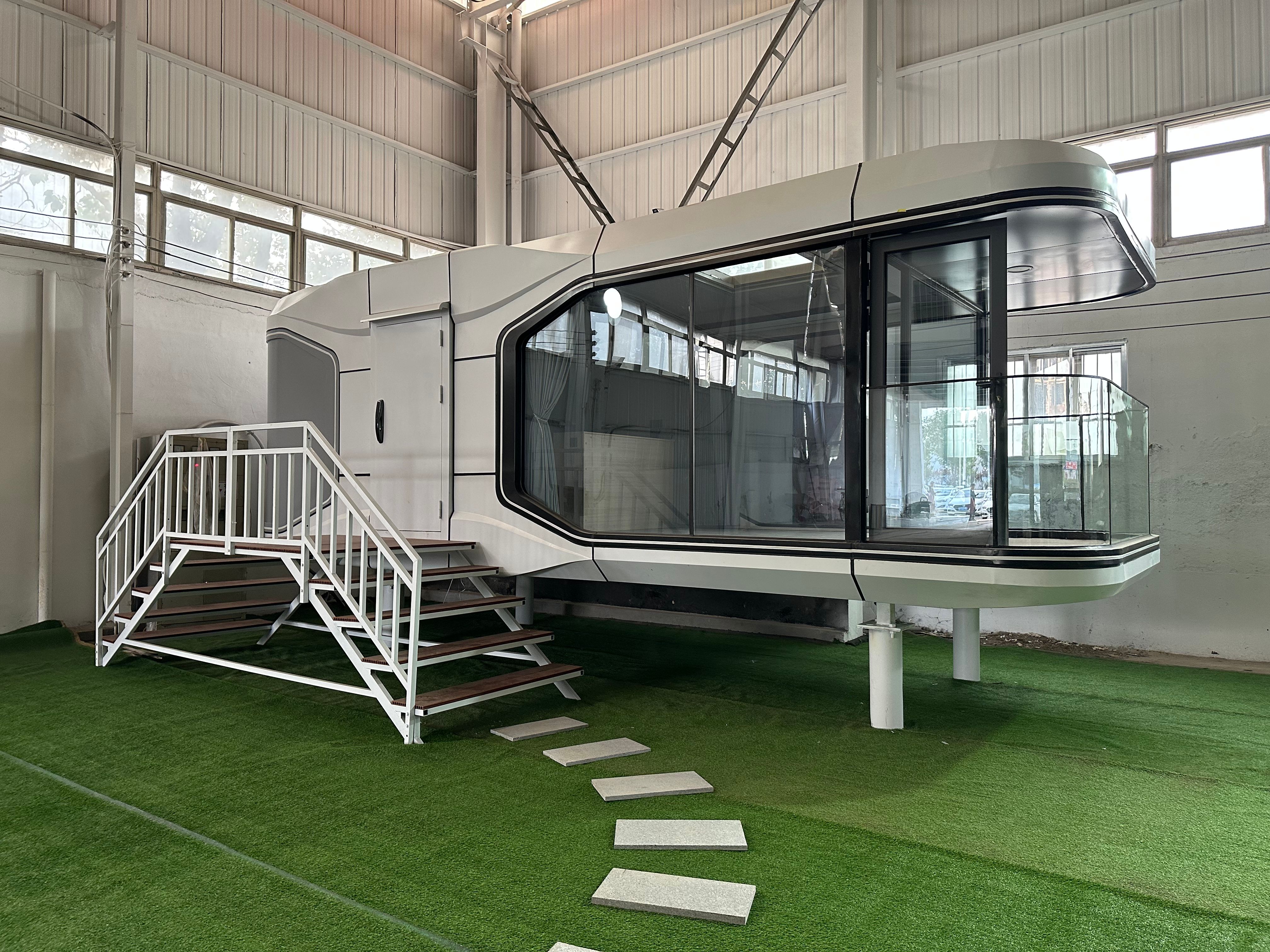 Aluminum Window Low-Carbon Energy Saving Modular Home Living Villa Capsule House Hotel Prefabricated Cabin With Furniture