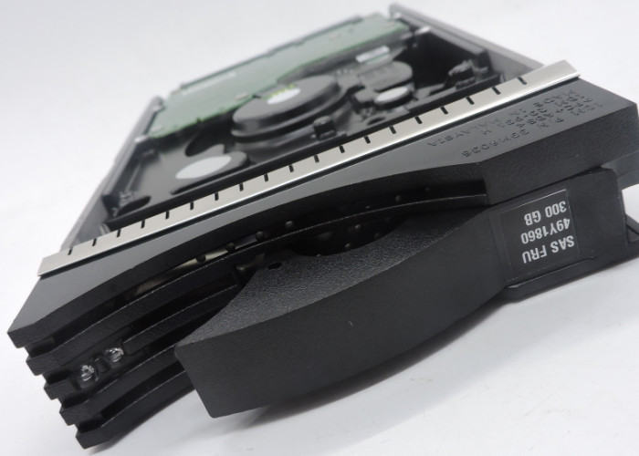 49Y1856 IBM Hard Disk 49Y1860 300G 15K 3.5inch SAS DS3512 1 year warranty