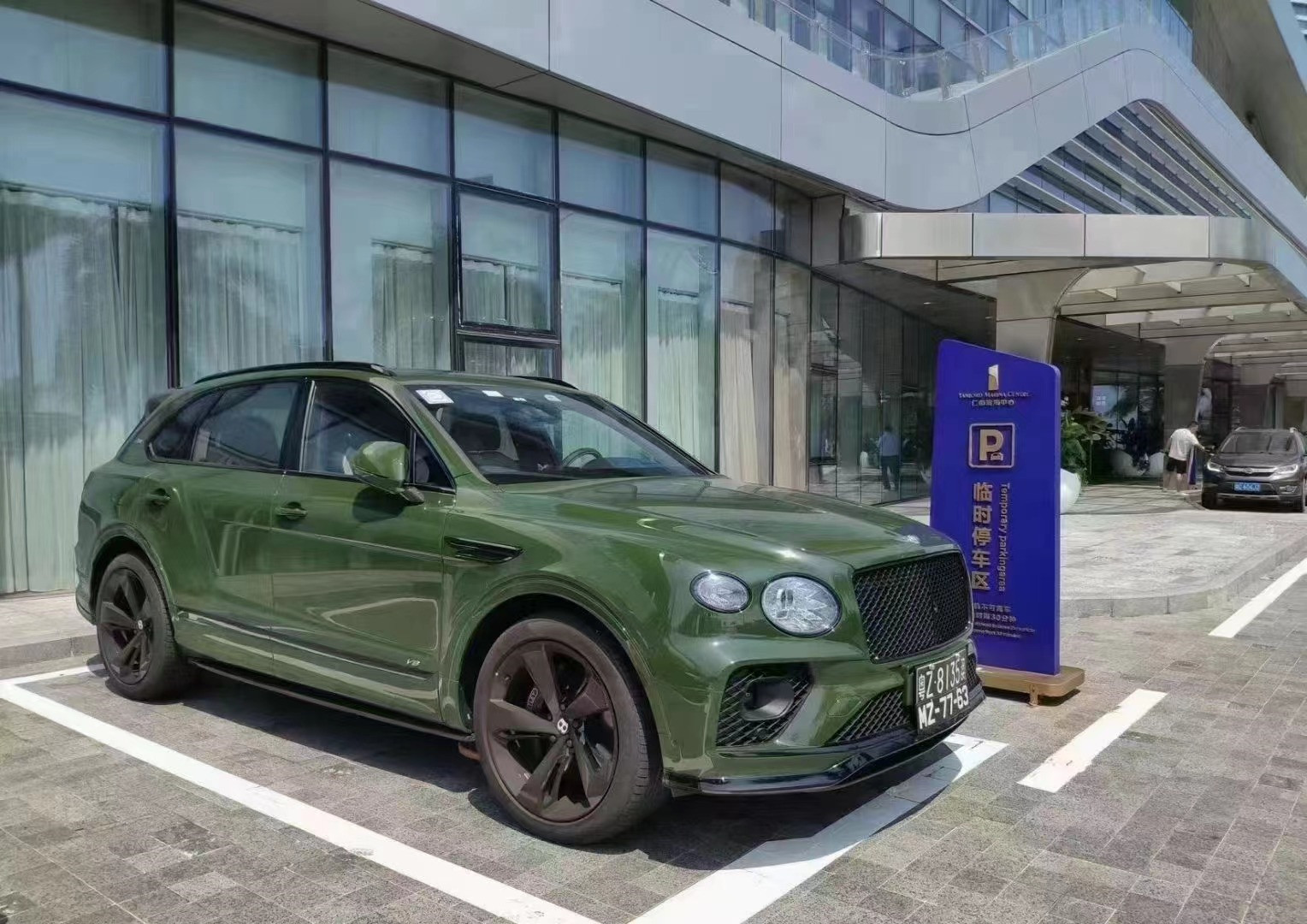 For Bentley Bentayga Carbon Fiber Body Kit Bentayga Upgrades SPE-style Carbon Fiber Front Lip Diffuser Spoiler Side Skirt