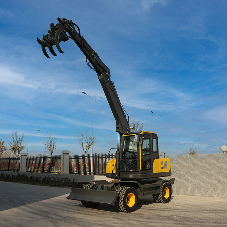 Bucket Large Red Digger Earth-Moving Machinery Large Compact Wheeled Excavator