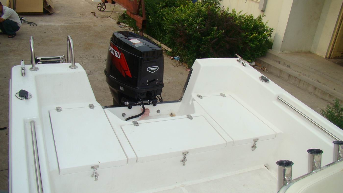 White 6.8m Fiberglass Fishing Boats 120L Fuel Tank 3 Rod Holders With Trailer