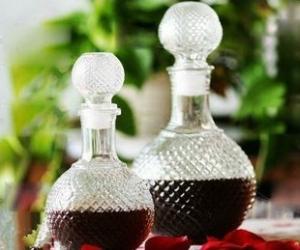 China Unique shaped red wine glass bottle made in china wholesale