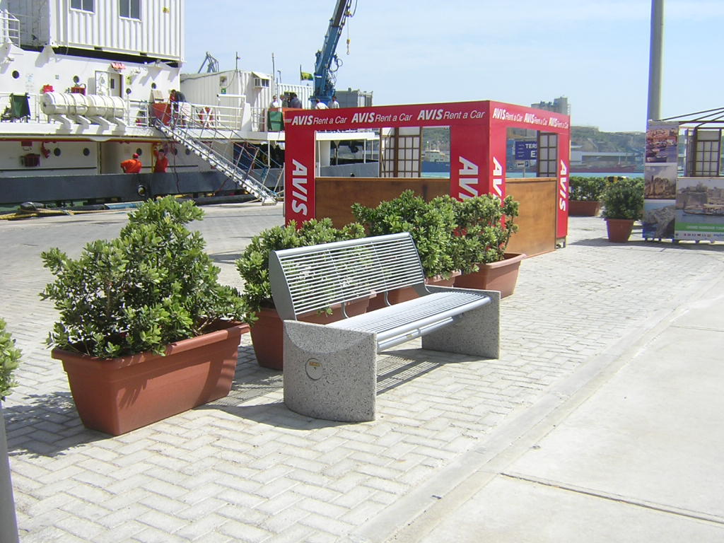 Recycled Plastic 3 Seater Garden Bench , Outdoor Curved Park Bench