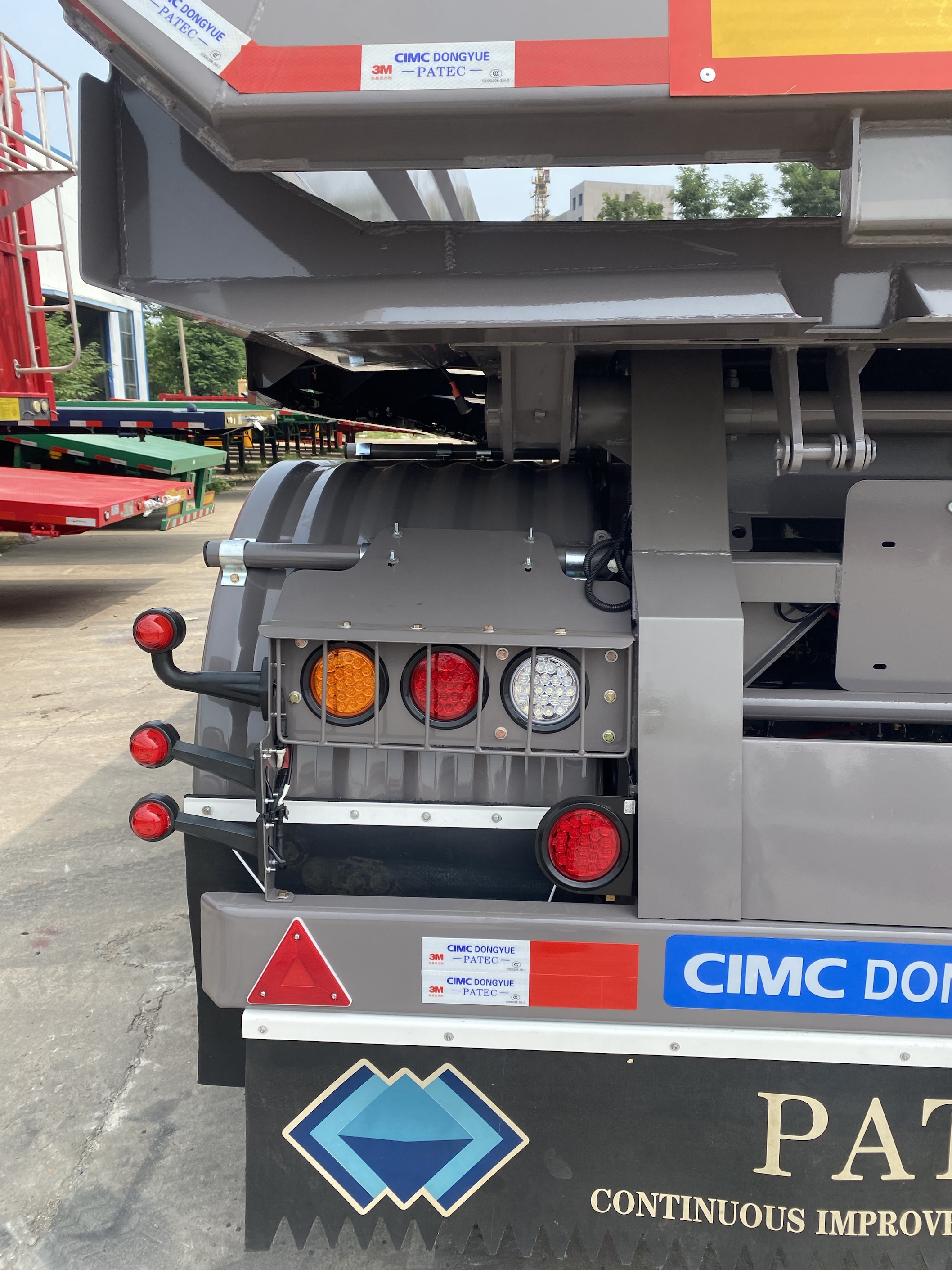 CIMC 40 Cubic Side Tipper End Dump Truck Trailer 3-Axis Steel Semi-Trailer