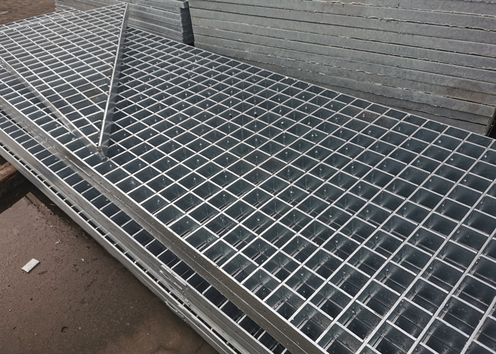 1000mm*300mm Hot-Dip Galvanized Steel Stair Sidewalk Welded Steel Grating