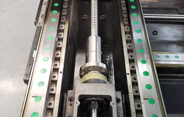 VMC850 5 Axis Machining Center Table Size 1000x500mm Spindle Speed 1-8000rpm