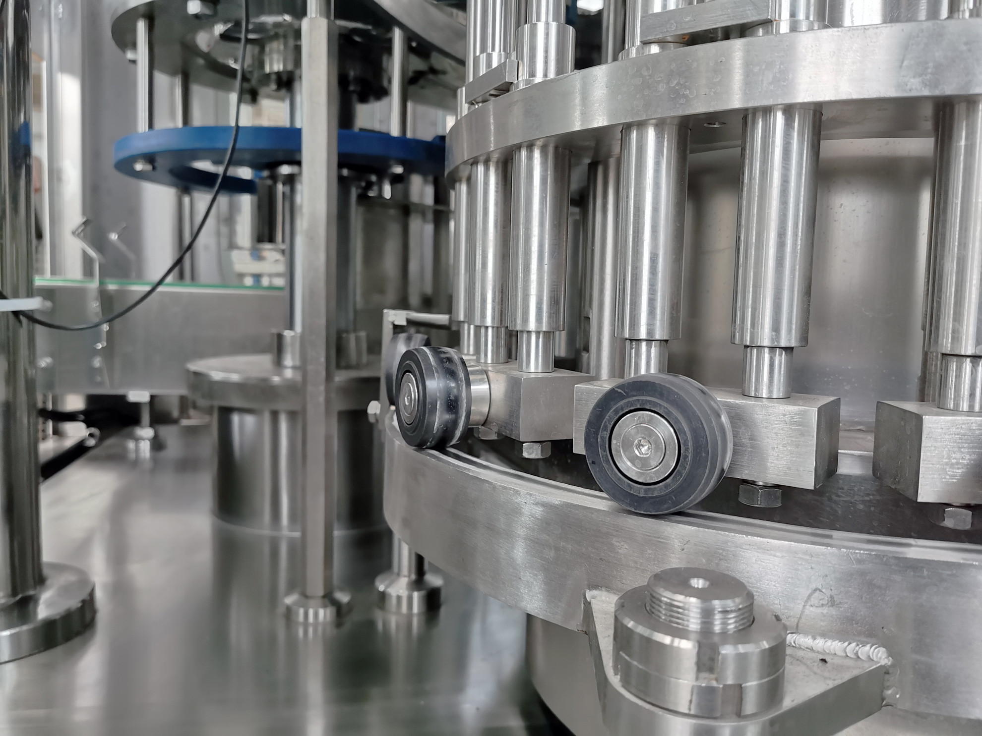 SUS 304 Longlife Filling Machine Spare Parts Bottle Rising Plastic Cam Roller