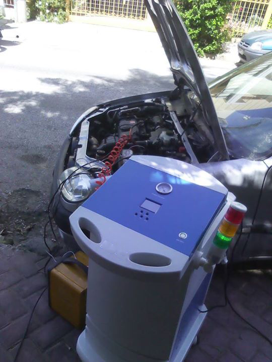 HHO Carbon Cleaning Machine for Car Engine 20% Fuel Saving and Large Gas Production