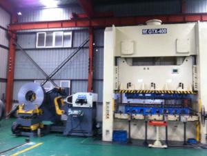 China Stainless Steel Trash Can Stamping Shearing Machine / Leveling Feeder wholesale