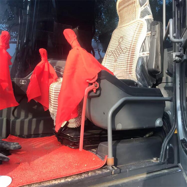 Lower Used Volvo EC210 Excavator in Shanghai Original Hydraulic Pump Made in Korea