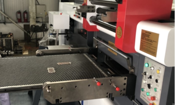 Max Stamping Efficiency 1500mm Automatic Hot Foil Stamping Machine with max pressure 600 Ton
