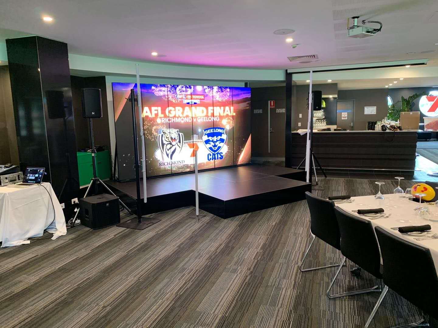 ROHS IP30 Portable Digital Smart Led Poster Display P2.5 for Indoor Advertising