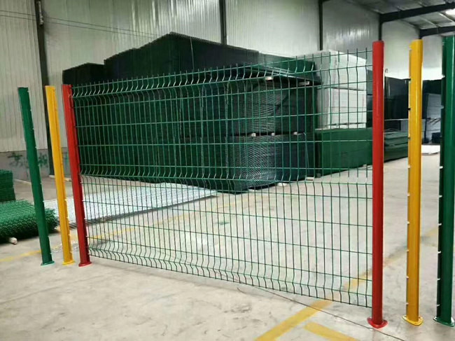 Pre Galvanized PVC Coated Green 3D Welded Wire Mesh Fence 4mm 2 Curvy