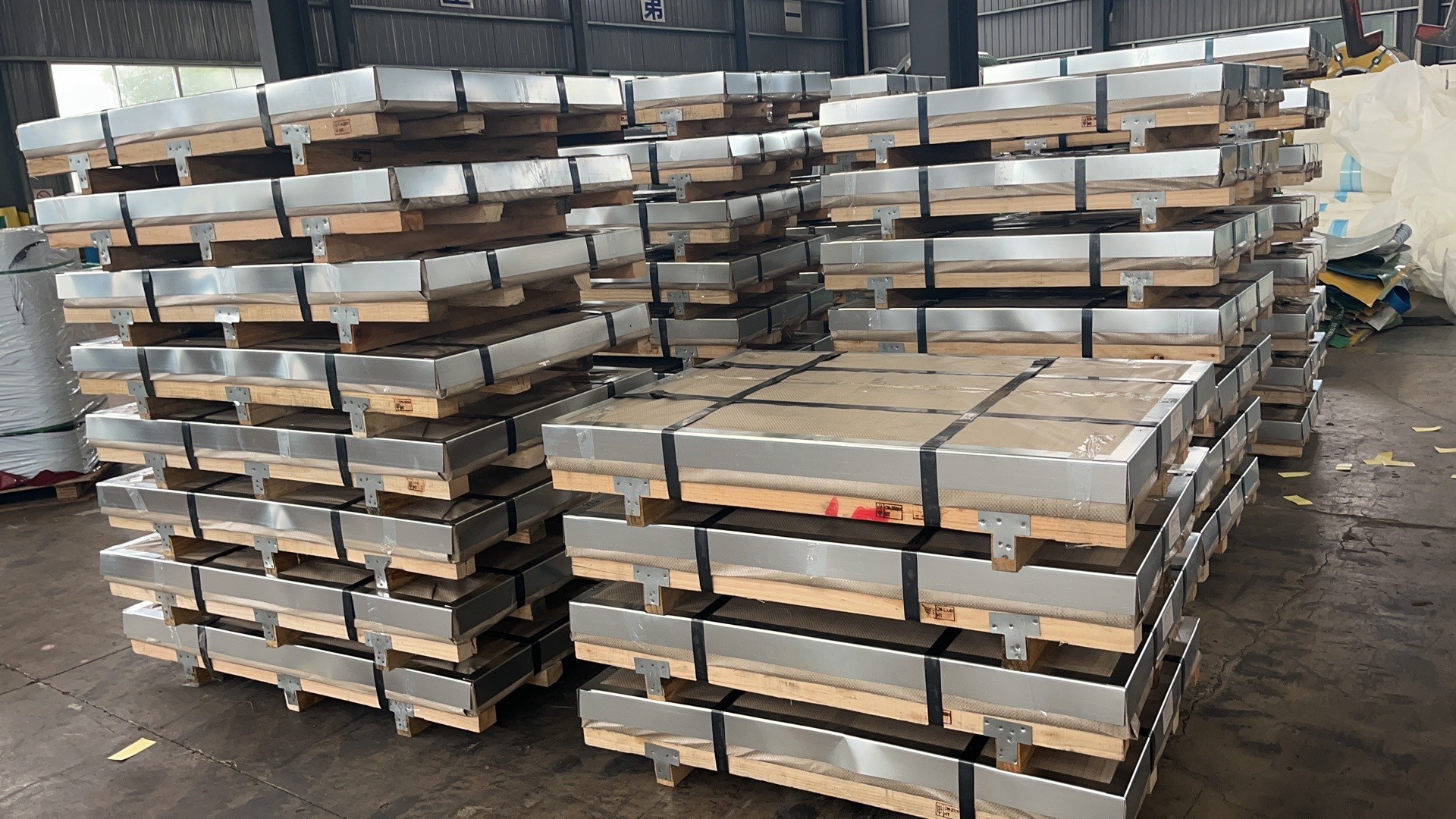 Grade 200 Series Stainless Steel Sheet Metal Slit Edge Length 1000mm-6000mm