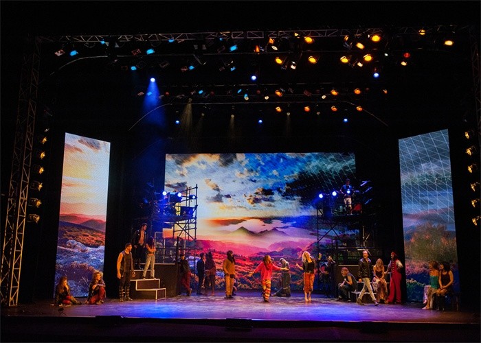 Lightweight Hanging Indoor Led Video Wall Display Advertising 2.5mm Pixel Pitch