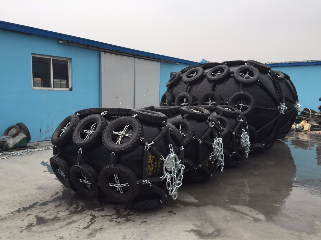 4.5*9m ISO BV Certificated Floating Pneumatic Marine Fender With Black Tyre Sheath