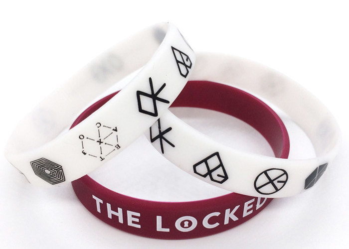 QR Code custom Silicone bracelet wristband for adlut boys girls school company words logo sign