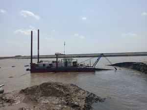 China 10 Inch Sand Hydraulic Dredger 24 kw With A Blue Appearance For River Dredging wholesale