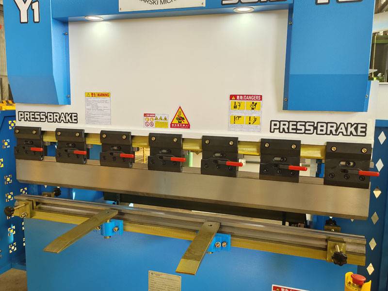 E21 Nanjing 30 Tons Hydraulic Press Brake Bending Machine Small NC Smart Hydraulic Press Brakes 1600
