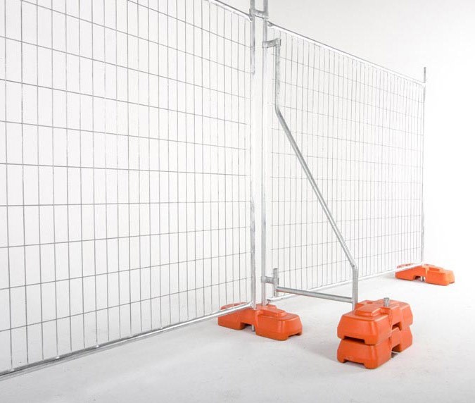 2.1m Tall Construction Safety Fence Panels , 75x100mm Mesh Portable Security Fence