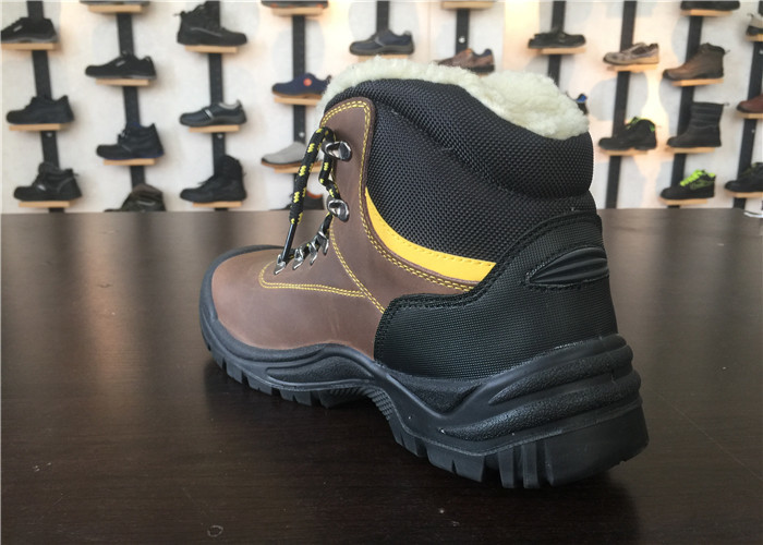 Size Customized Industrial Work Boots Artificial Fur Lining Warm Keeping For Skier