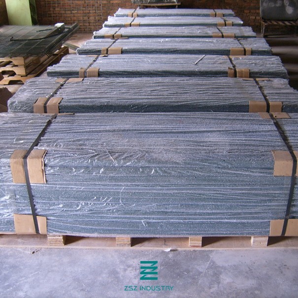 Rectangle Securing Fence Posts , 2D Wire Mesh Fence Posts 60x40mmx2300mm