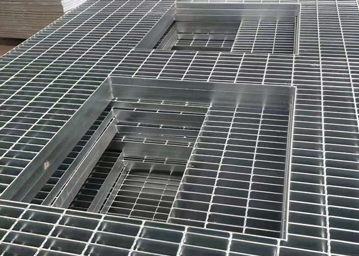 Park Drain Catwalk Metal Grating 30X100mm Light Weight Impact Resistance