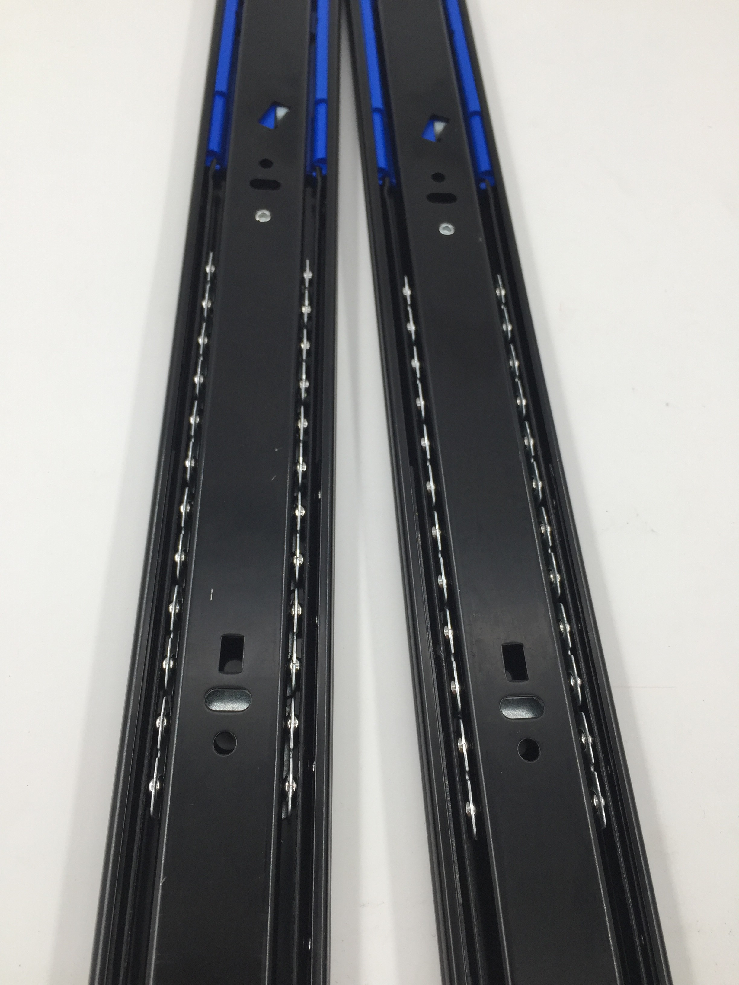 Black Color Painting Soft Close 700mm Drawer Telescopic Slides