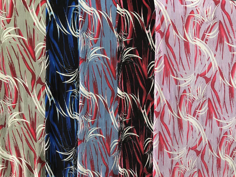 Floral Dots Geometric Print Crepe Woven Fabric Tie Dye 250gsm For Garment