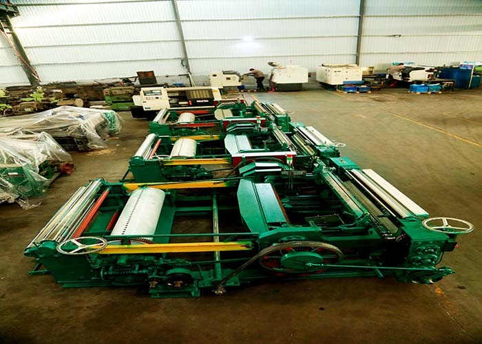 Electric Numerical Control Wire Mesh Weaving Machine 380V For Fully Automatic