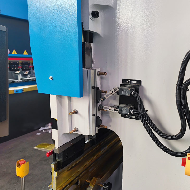 1200MM Small Torsion Bar Press Brake 400 Kn For 2mm Stainless Steel