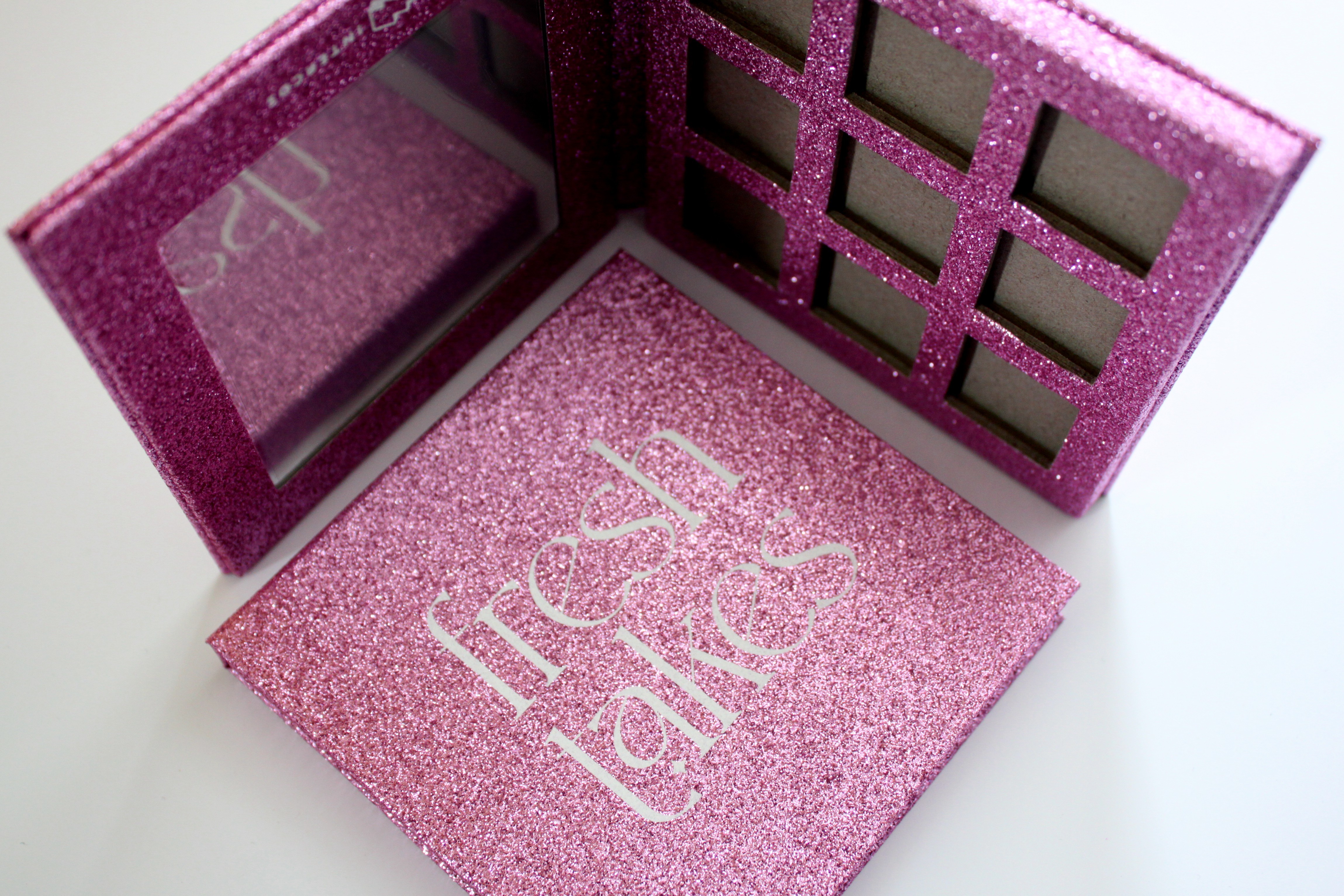9 Holes Custom Empty Eyeshadow Palette Glitter Paper Decoration With Mirror
