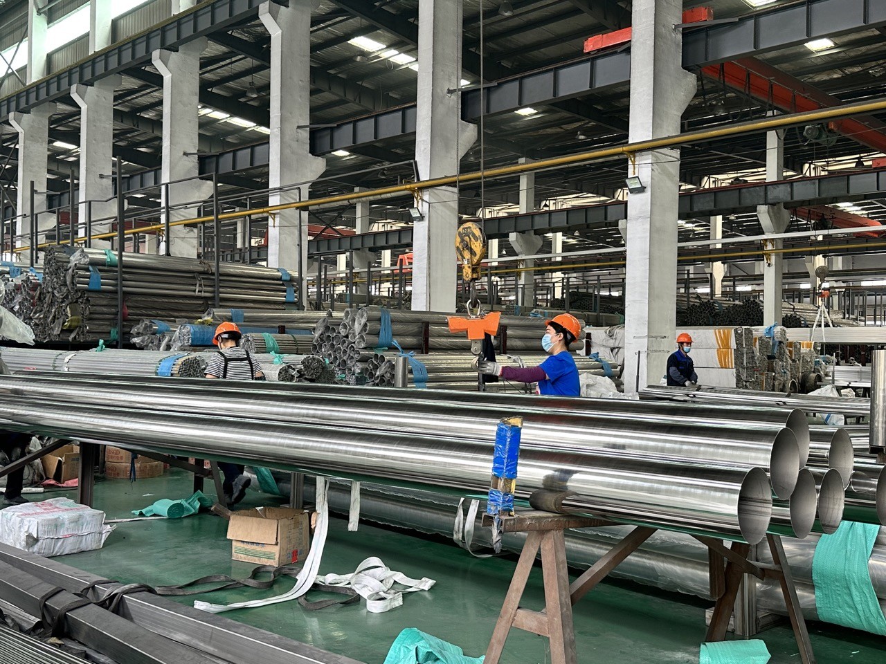 HL Round Cold Drawn Stainless Steel Pipe 3000mm Polished High Pressure
