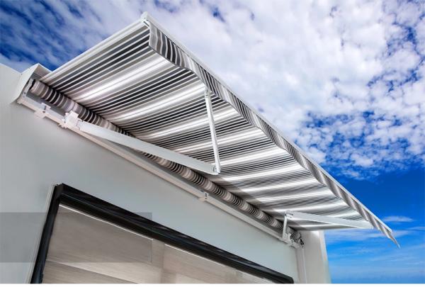 Aluminium Waterproof Retractable Awning Retractable Garden Canopy With Rain Chennel