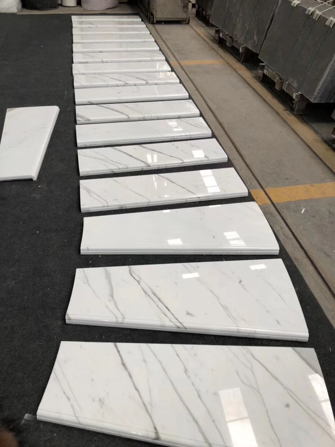 High Polished Modern Design Calacatta White Marble Stairs and Steps for Indoor Villa