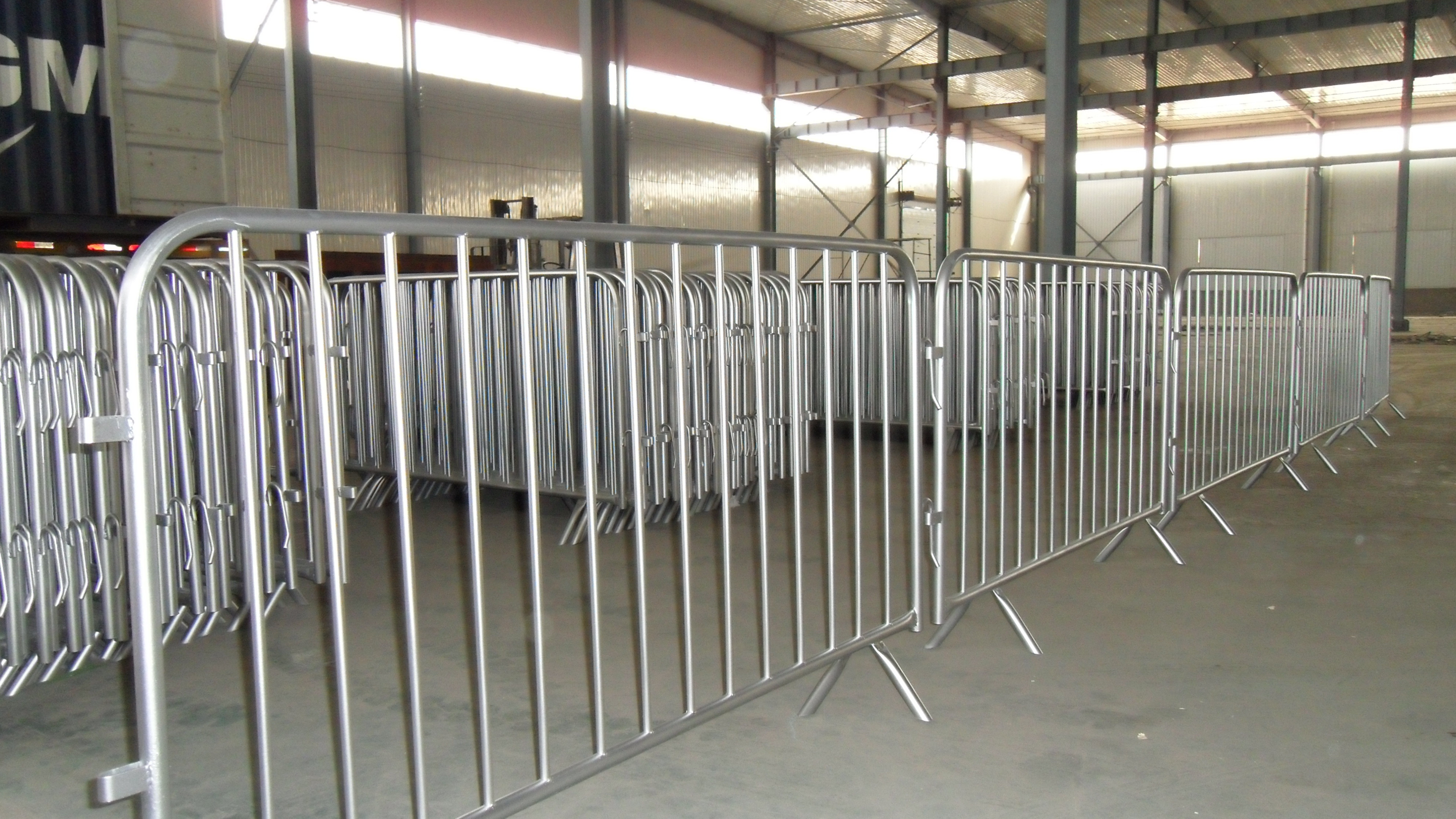 y crowd control barrier fence with removable feet, portable fence for construction and crowd control solutions
