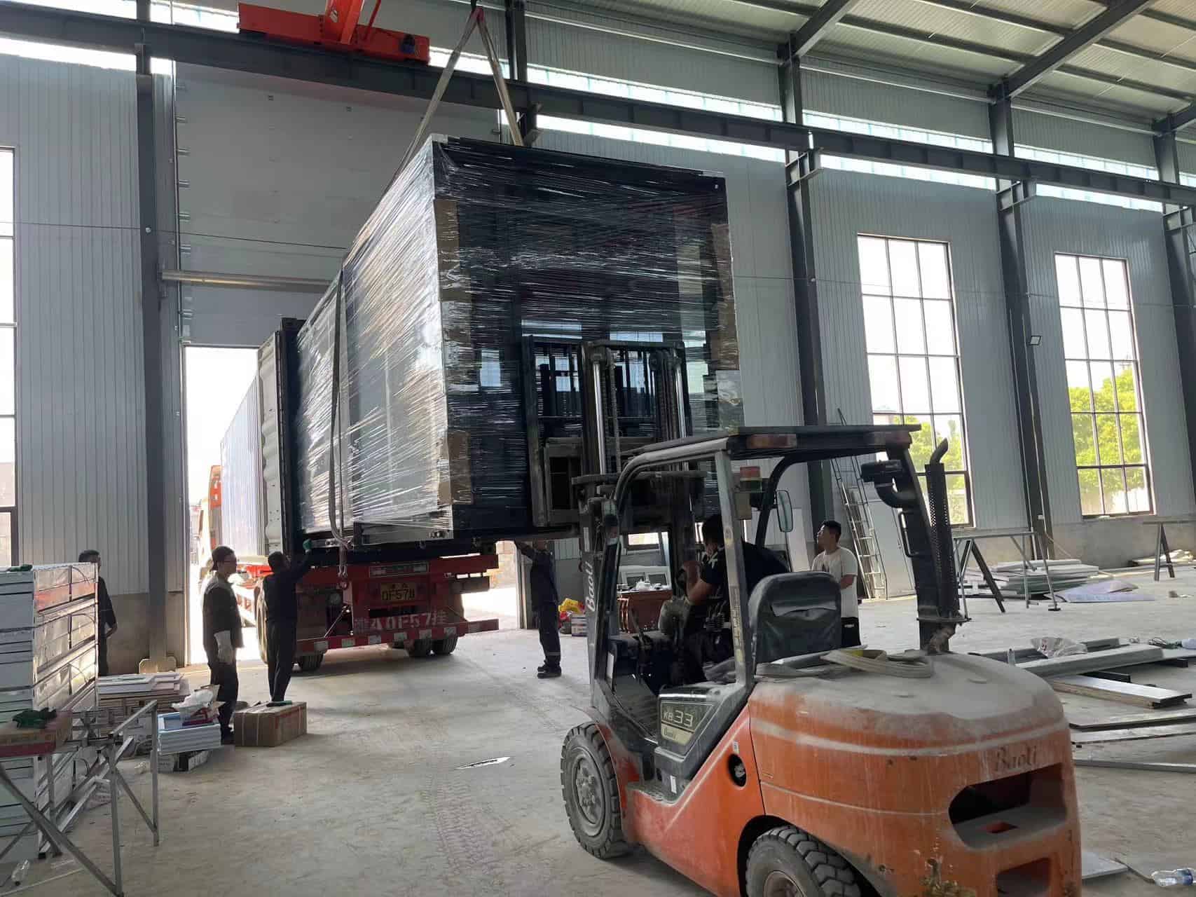 Grande expandable house transport
