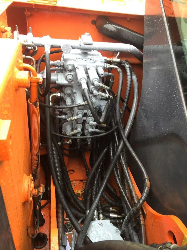 Doosan Engine Original Hydraulic Valve 6 Ton Mini Excavator for Construction Machinery in Korea
