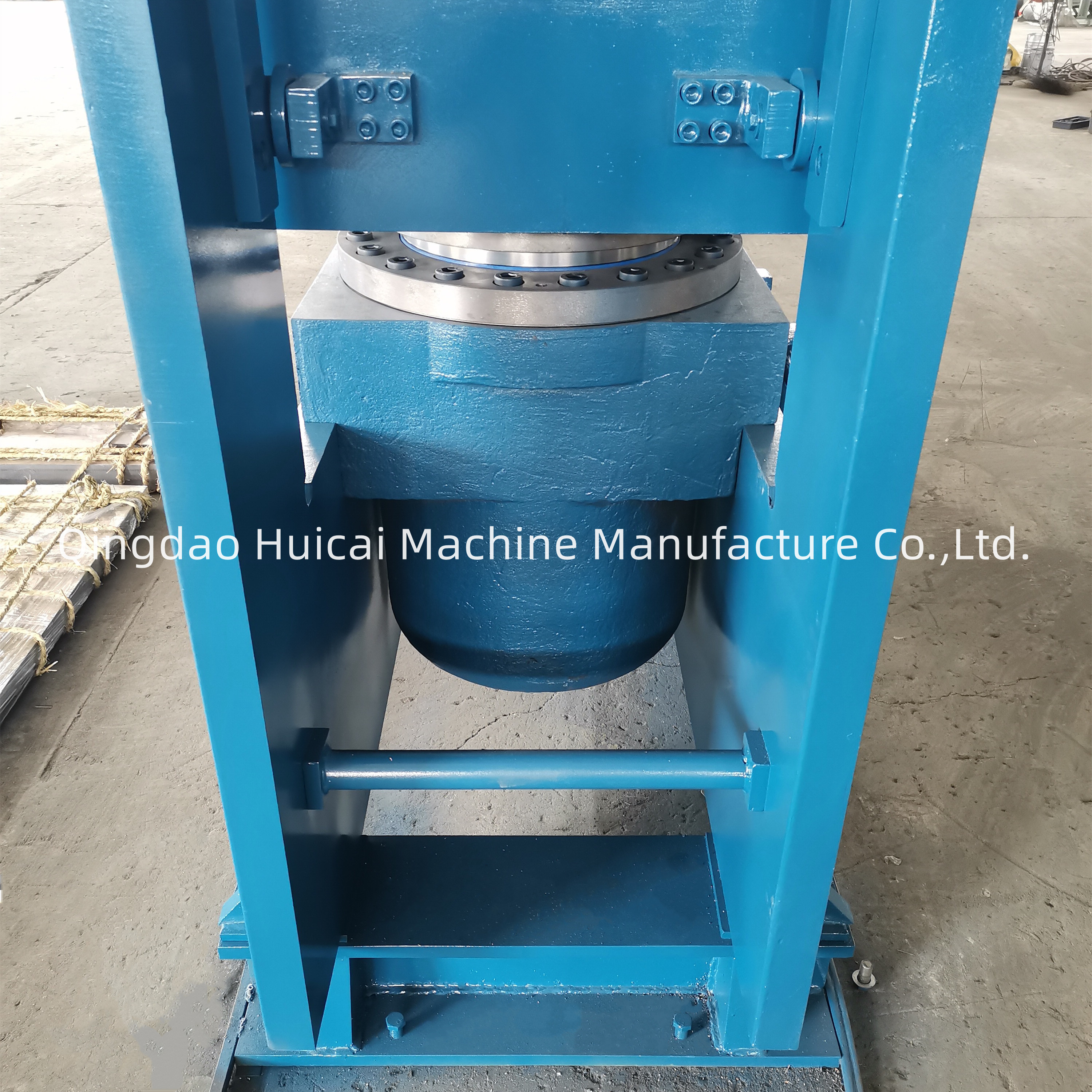 Versatile Car Deceleration Strip Vulcanizing Press Machine with 400mm Plate Clearance
