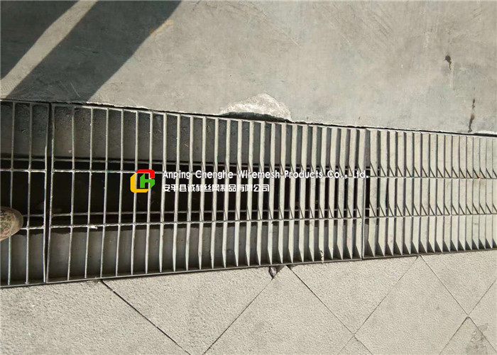 Serrated Bar Hot Dipped Galvanized Steel Grating Flat Weft Arrangement For Drainage Drain