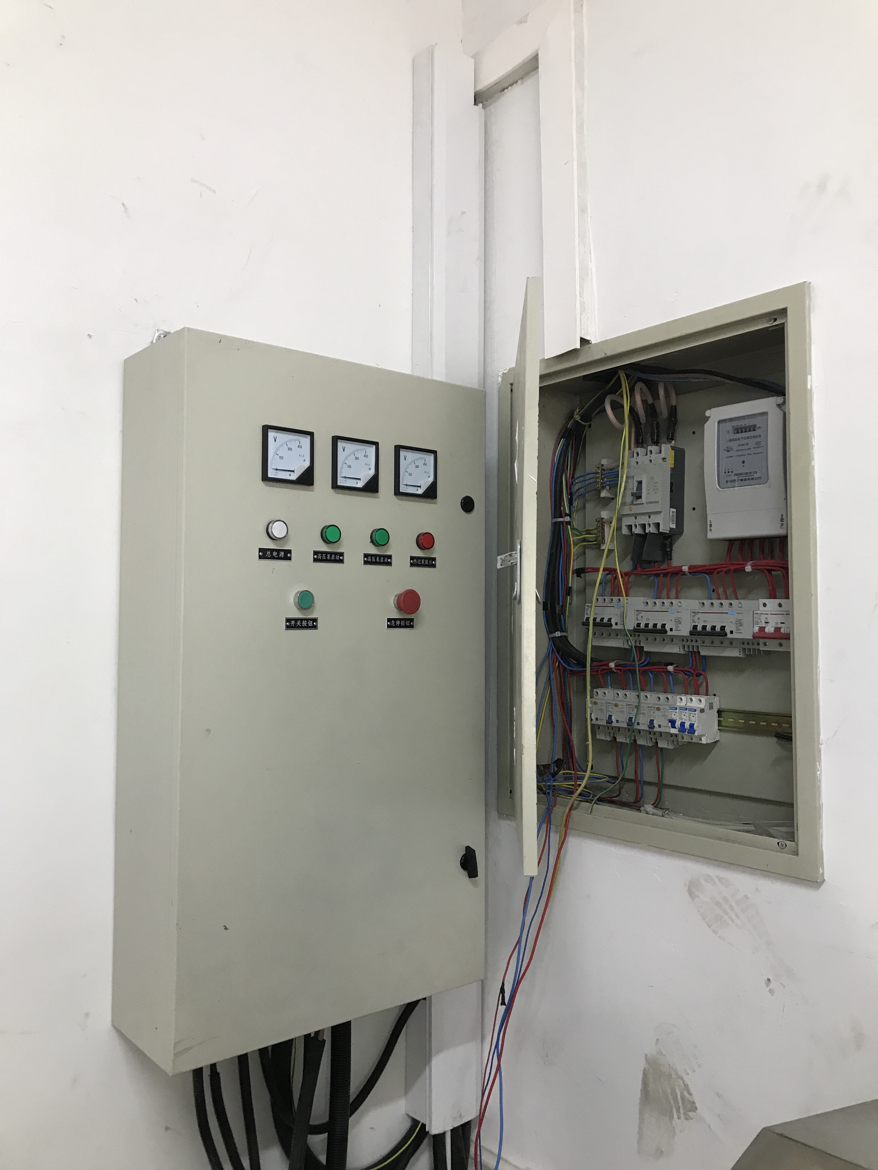 Automatic 25KW Touch Free Car Wash Machine T9 1160mm*470mm*1350mm For Chemical Station